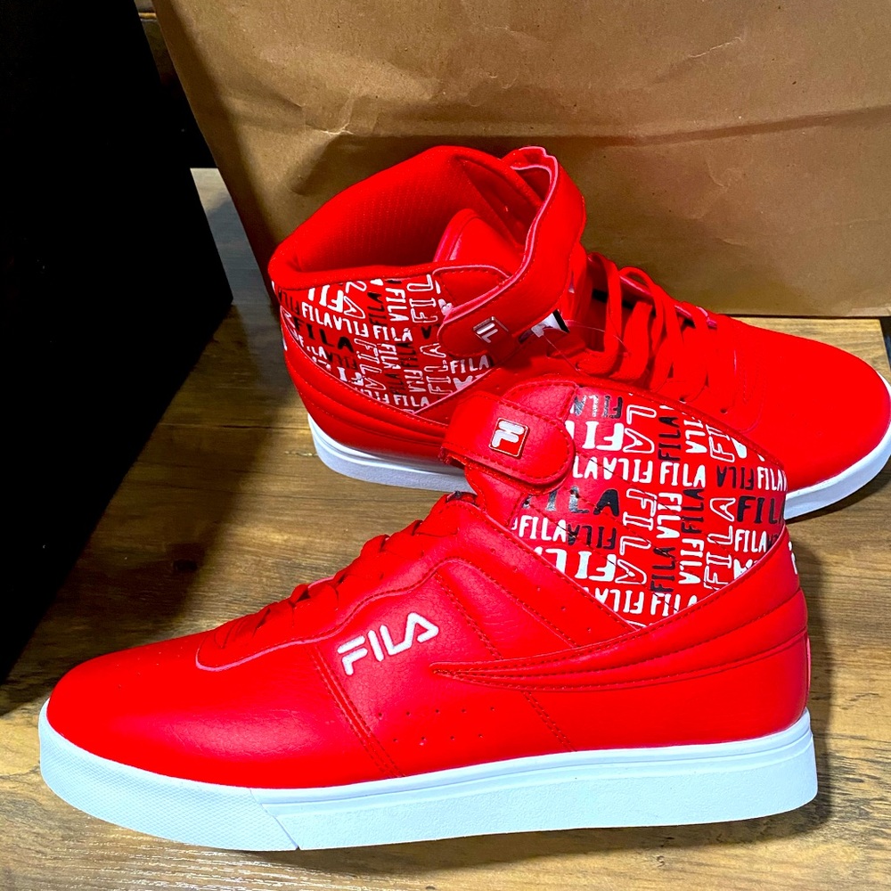I’m selling 👟 Red FILA. Size 11.5